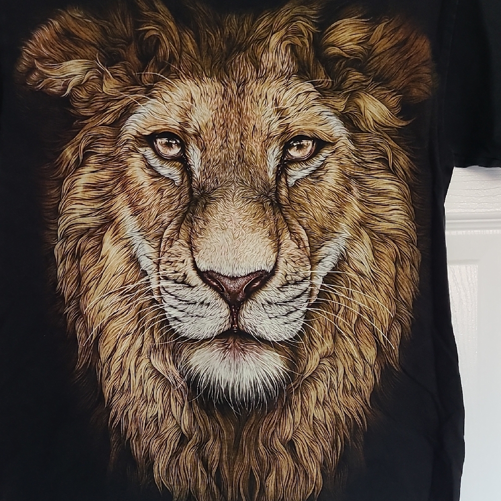 Black Lion Graphic Tee